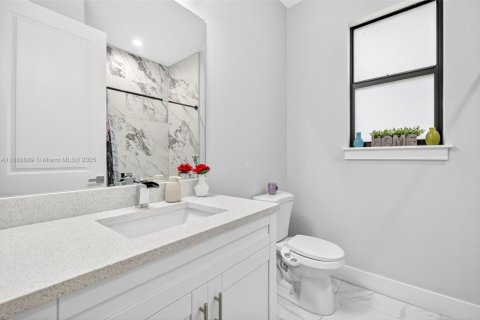 House in Naples, Florida 3 bedrooms, 142.98 sq.m. № 1941343 - photo 17