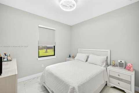 House in Naples, Florida 3 bedrooms, 142.98 sq.m. № 1941343 - photo 16