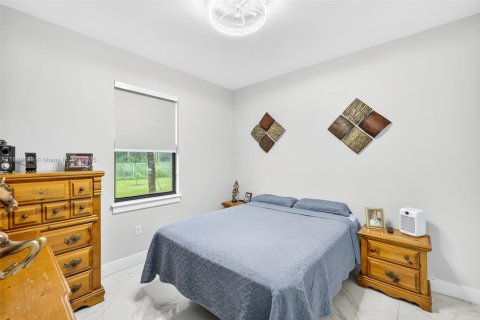 House in Naples, Florida 3 bedrooms, 142.98 sq.m. № 1941343 - photo 18