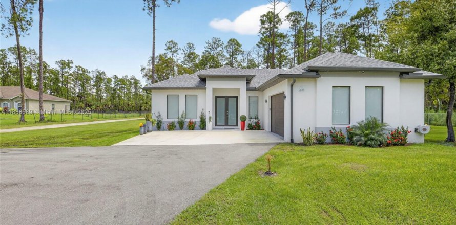 House in Naples, Florida 3 bedrooms, 142.98 sq.m. № 1941343