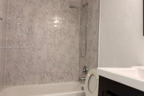 Copropriété à louer à Miami, Floride: 2 chambres, 88.72 m2 № 2007061 - photo 12