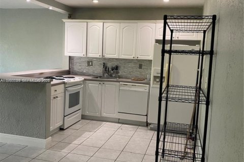 Copropriété à louer à Miami, Floride: 2 chambres, 88.72 m2 № 2007061 - photo 11