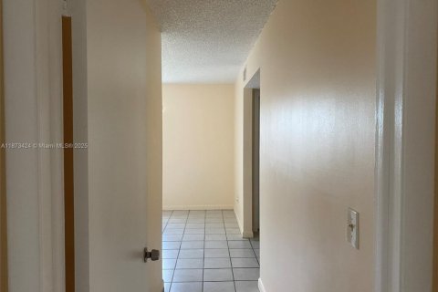 Купить кондоминиум в Корал-Спрингс, Флорида 2 спальни, 100.33м2, № 1979925 - фото 13