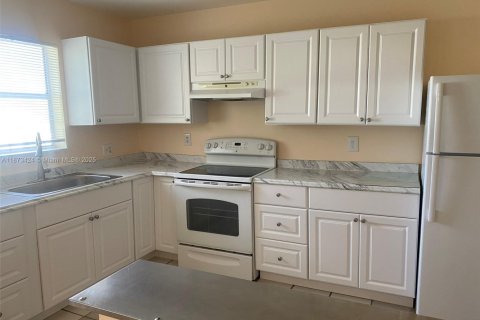 Купить кондоминиум в Корал-Спрингс, Флорида 2 спальни, 100.33м2, № 1979925 - фото 1