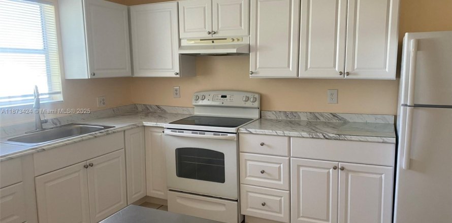 Кондоминиум с 2 спальнями в Корал-Спрингс, Флорида № 1979925