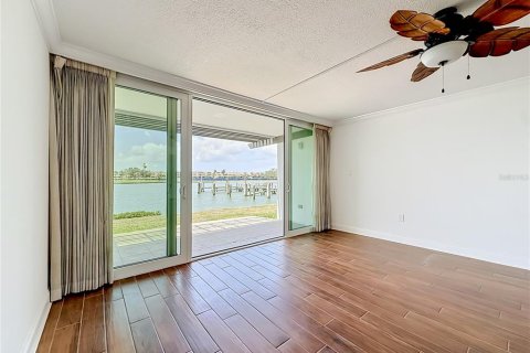 Copropriété à vendre à Treasure Island, Floride: 1 chambre, 82.22 m2 № 2151216 - photo 26