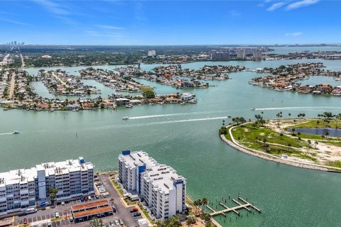 Copropriété à vendre à Treasure Island, Floride: 1 chambre, 82.22 m2 № 2151216 - photo 2