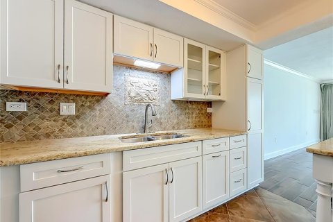 Copropriété à vendre à Treasure Island, Floride: 1 chambre, 82.22 m2 № 2151216 - photo 18