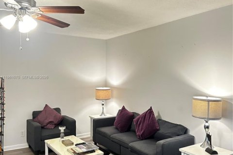 Condo in West Palm Beach, Florida, 2 bedrooms  № 2026540