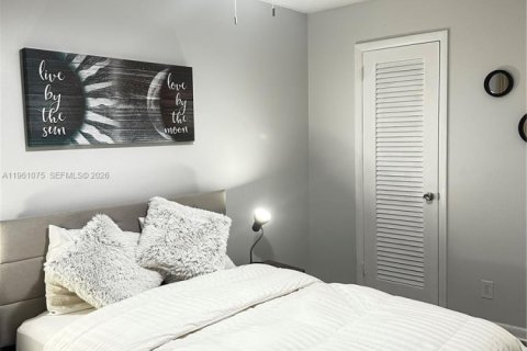 Condo in West Palm Beach, Florida, 2 bedrooms  № 2026540 - photo 13