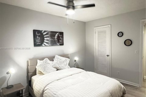 Condo in West Palm Beach, Florida, 2 bedrooms  № 2026540 - photo 12