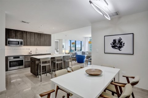Condominio en alquiler en Miami, Florida, 2 dormitorios, 115.57 m2 № 1922188 - foto 1