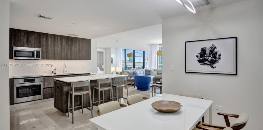 Condominio en Miami, Florida, 2 dormitorios № 1922188