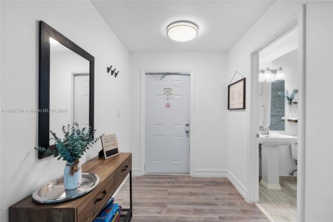 Снять в аренду виллу или дом в Майами, Флорида 2 спальни, 74.32м2, № 1977791 - фото 5