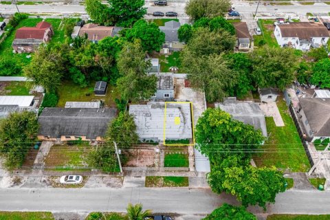 Снять в аренду виллу или дом в Майами, Флорида 2 спальни, 74.32м2, № 1977791 - фото 17