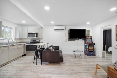 Снять в аренду виллу или дом в Майами, Флорида 2 спальни, 74.32м2, № 1977791 - фото 4