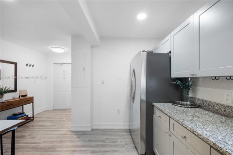 Снять в аренду виллу или дом в Майами, Флорида 2 спальни, 74.32м2, № 1977791 - фото 8