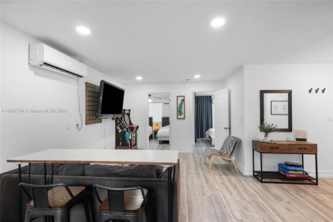 Снять в аренду виллу или дом в Майами, Флорида 2 спальни, 74.32м2, № 1977791 - фото 9