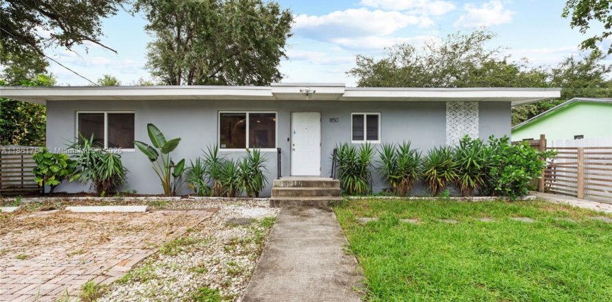 Дом в Майами, Флорида 2 спальни, 74.32м2 № 1977791