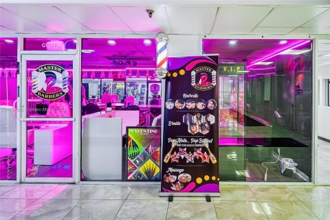 Immobilier commercial à vendre à Sunny Isles Beach, Floride № 2022442 - photo 4