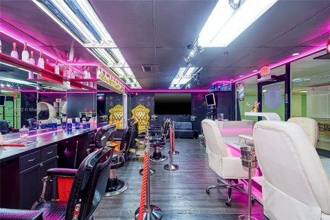 Immobilier commercial à vendre à Sunny Isles Beach, Floride № 2022442 - photo 7