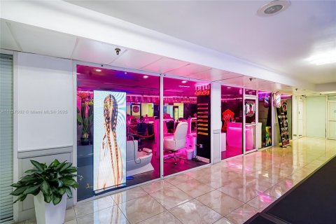 Immobilier commercial à vendre à Sunny Isles Beach, Floride № 2022442 - photo 2