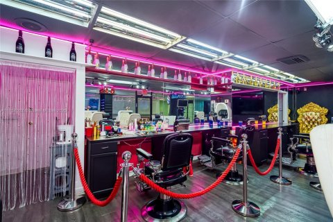 Immobilier commercial à vendre à Sunny Isles Beach, Floride № 2022442 - photo 8