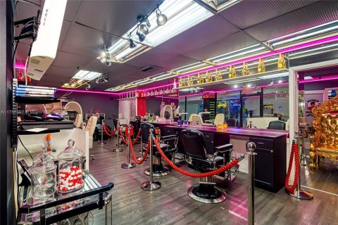 Immobilier commercial à vendre à Sunny Isles Beach, Floride № 2022442 - photo 19