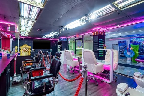 Immobilier commercial à vendre à Sunny Isles Beach, Floride № 2022442 - photo 6