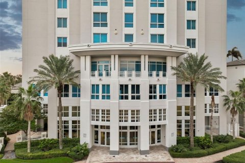 Condominio en venta en Saint Petersburg, Florida, 3 dormitorios, 399.48 m2 № 2116878 - foto 1