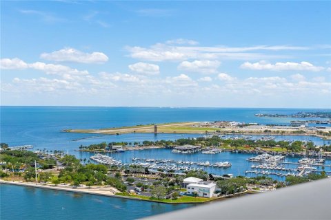 Condo à Saint Petersburg, Floride, 3 chambres  № 2116878
