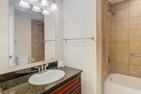 Casa en venta en Land O' Lakes, Florida, 4 dormitorios, 187.2 m2 № 1522608 - foto 24