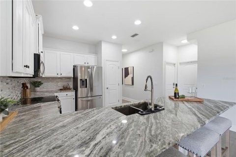 House in Land O' Lakes, Florida 6 bedrooms, 314.57 sq.m. № 2314609 - photo 9