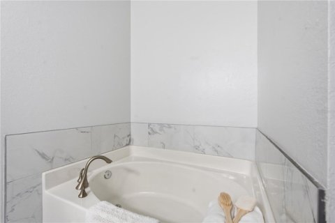 House in Land O' Lakes, Florida 6 bedrooms, 314.57 sq.m. № 2314609 - photo 22
