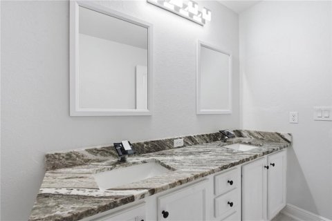 House in Land O' Lakes, Florida 6 bedrooms, 314.57 sq.m. № 2314609 - photo 28