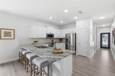 House in Land O' Lakes, Florida 6 bedrooms, 314.57 sq.m. № 2314609 - photo 6