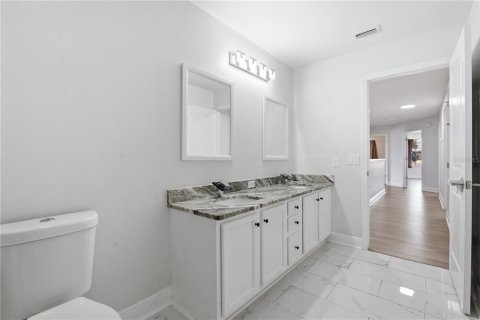 House in Land O' Lakes, Florida 6 bedrooms, 314.57 sq.m. № 2314609 - photo 29