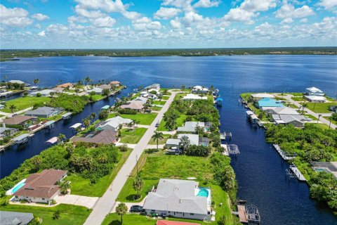 Terreno en venta en Port Charlotte, Florida № 1917508 - foto 1