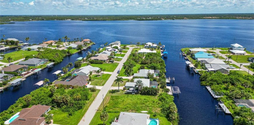 Terreno en Port Charlotte, Florida № 1917508