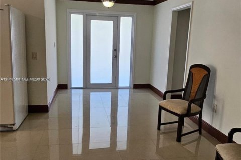 Villa ou maison à louer à Miami, Floride: 3 chambres, 191.01 m2 № 2283037 - photo 6