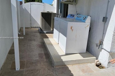 Villa ou maison à louer à Miami, Floride: 3 chambres, 191.01 m2 № 2283037 - photo 7