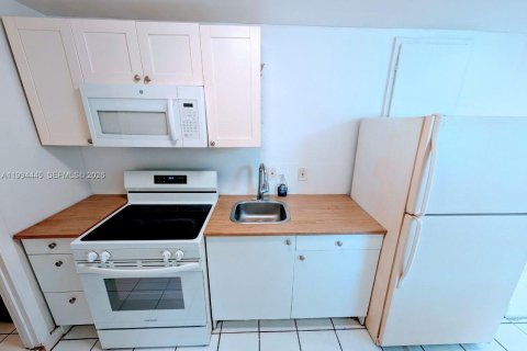 House in Hollywood, Florida 1 bedroom, 270.81 sq.m. № 2090054
