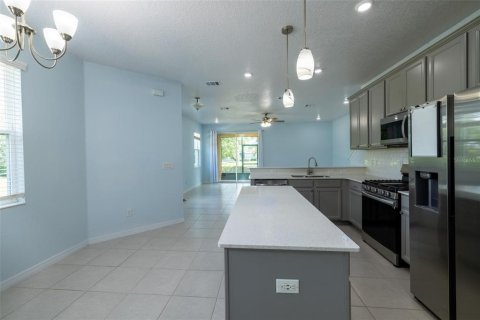 Townhouse in Fish Hawk, Florida 4 bedrooms, 165.37 sq.m. № 2147560 - photo 13