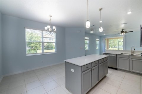 Townhouse in Fish Hawk, Florida 4 bedrooms, 165.37 sq.m. № 2147560 - photo 14