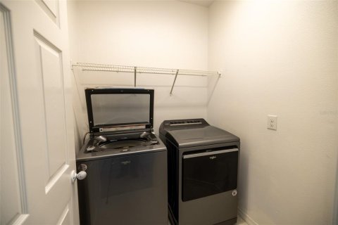 Townhouse in Fish Hawk, Florida 4 bedrooms, 165.37 sq.m. № 2147560 - photo 26