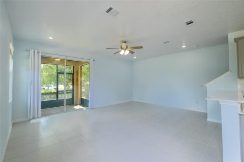 Townhouse in Fish Hawk, Florida 4 bedrooms, 165.37 sq.m. № 2147560 - photo 6