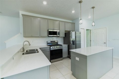 Townhouse in Fish Hawk, Florida 4 bedrooms, 165.37 sq.m. № 2147560 - photo 8