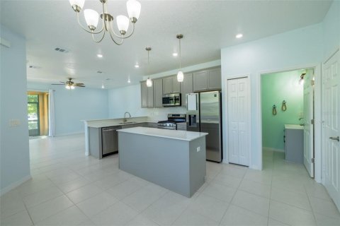 Townhouse in Fish Hawk, Florida 4 bedrooms, 165.37 sq.m. № 2147560 - photo 10