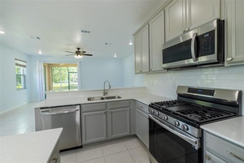 Townhouse in Fish Hawk, Florida 4 bedrooms, 165.37 sq.m. № 2147560 - photo 15