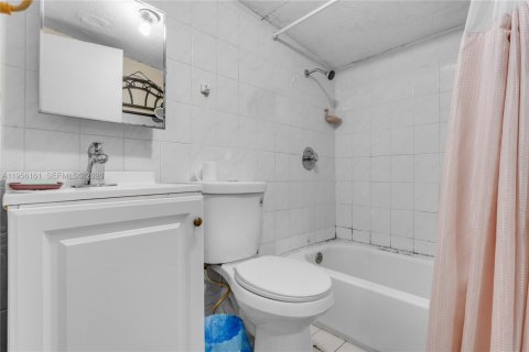 House in Cutler Bay, Florida 4 bedrooms, 183.2 sq.m. № 2009910 - photo 26